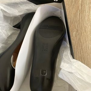 Naturalizer heels brand new! Size 9M